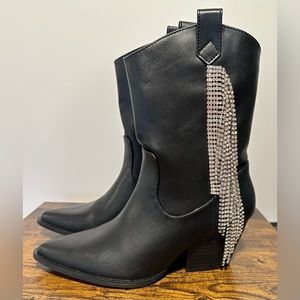 Qupid Women’s Black Rhinestone Fringed Western Ankle Boots NWT Size 6.5